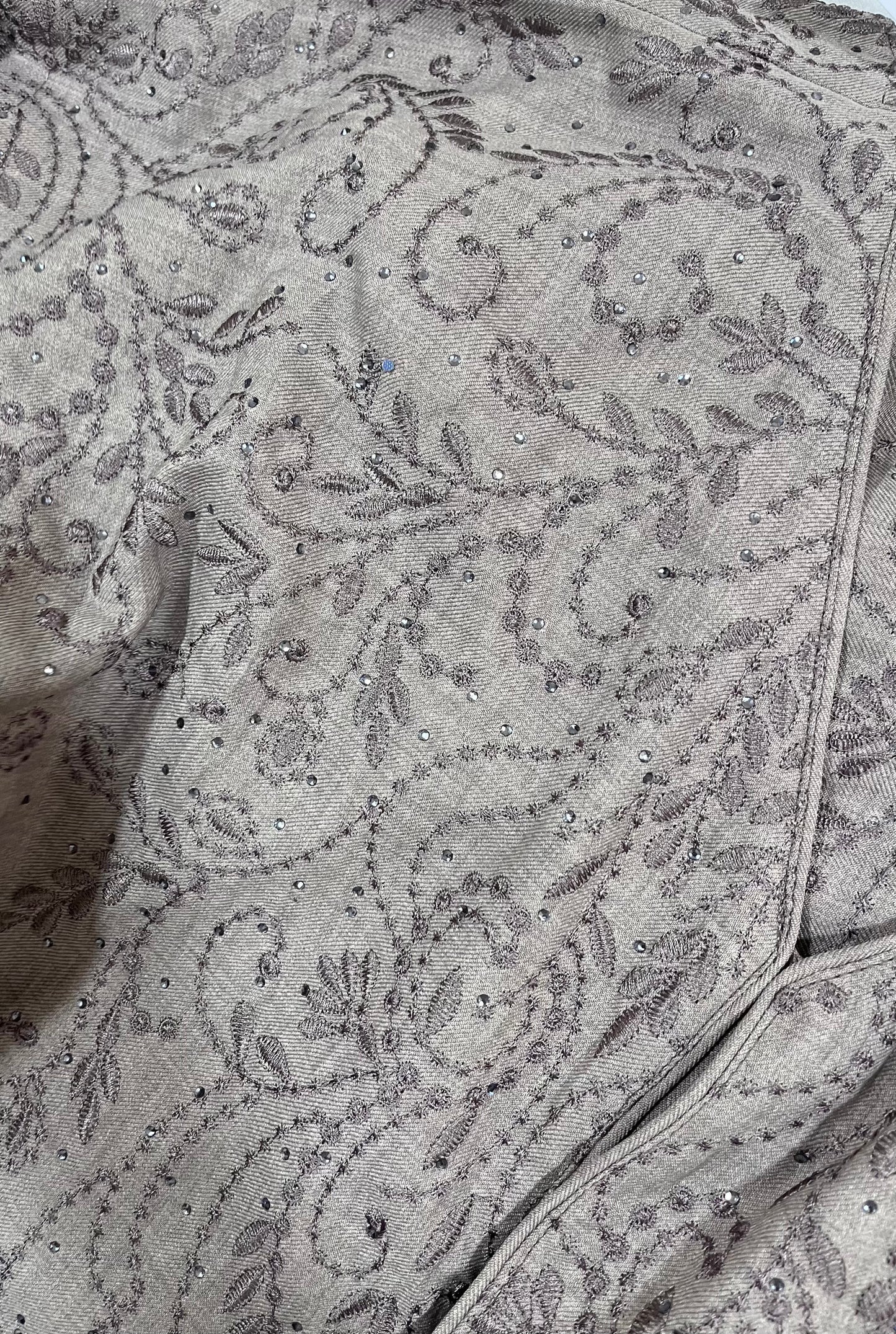 Embrodery thread abaya